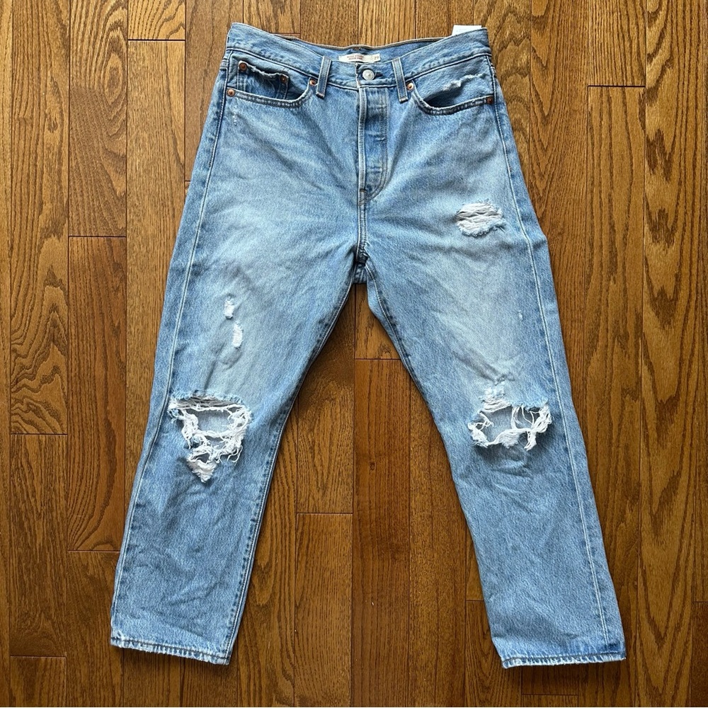 Levi’s Wedgie Straight Distressed High Waisted Straight Leg Cropped Jeans 29